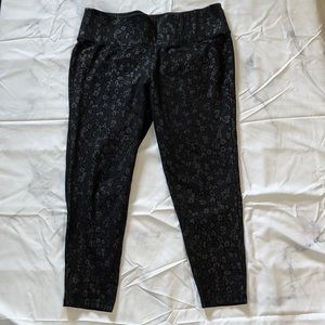 Layne Bryant Livi leggings black with leopard print size 18/20, great condition.